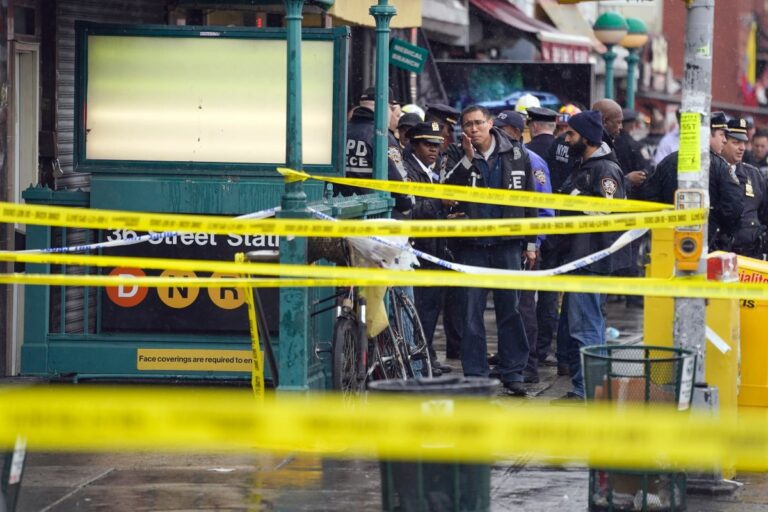 Tiroteo en el metro de Nueva York deja a un hombre herido con una bala en la cabeza, pistolero fue liberado al disparar en “defensa propia”