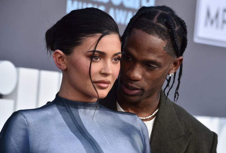 Mansión de Kylie Jenner y Travis Scott entra nuevamente al mercado