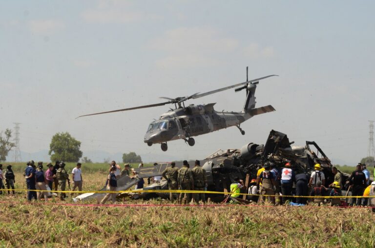 Accidente de helicóptero militar en la frontera de Estados Unidos y México deja tres muertos y un herido