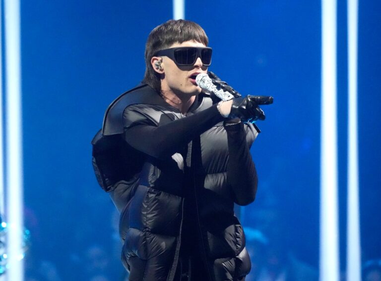 Rolling Stone nombra a Peso Pluma “El nuevo artista más grande del planeta” #FVDigital