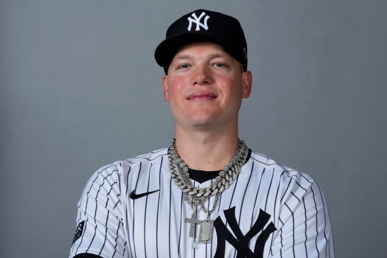 Reportes: Alex Verdugo sufrió contusión y podría perderse parte del Spring Training con Yankees