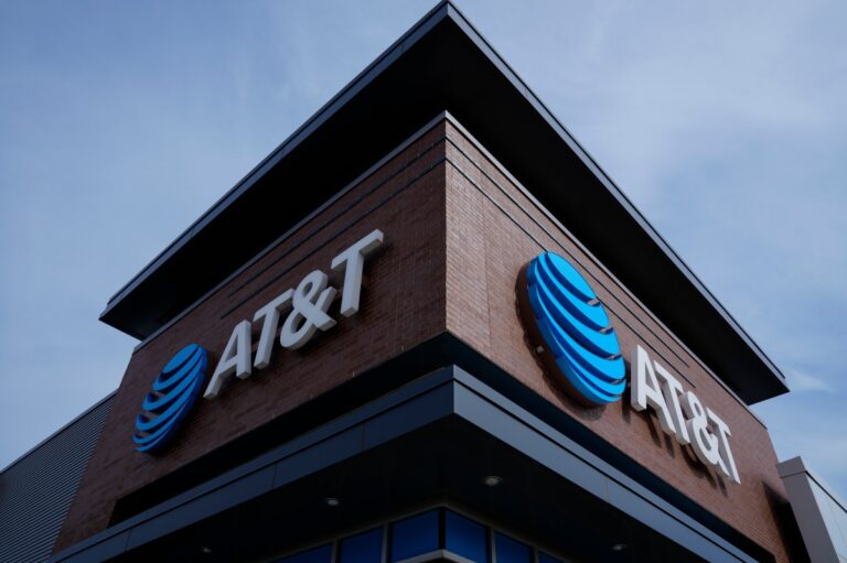 Robo de datos AT&T expone 73 millones de cuentas actuales y anteriores en la web oscura #FVDigital