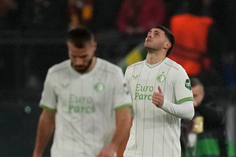 Santiago Giménez se olvida de la Eredivisie y revela el torneo en el que desea jugar