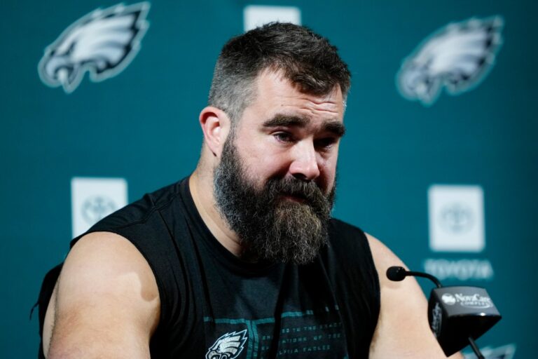 Jason Kelce, hermano de Travis y leyenda de los Philadelphia Eagles, anunció su retiro de la NFL