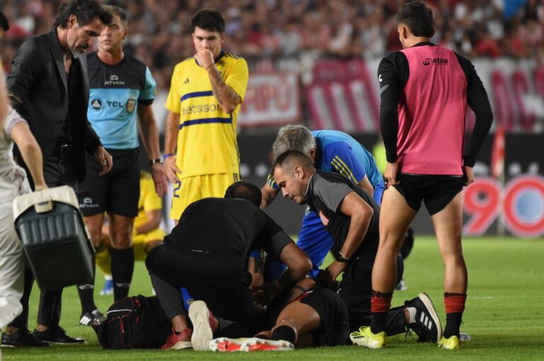 Jugador sufrió fuerte convulsión en partido Boca Juniors vs Estudiantes y fue retirado en ambulancia #FVDigital