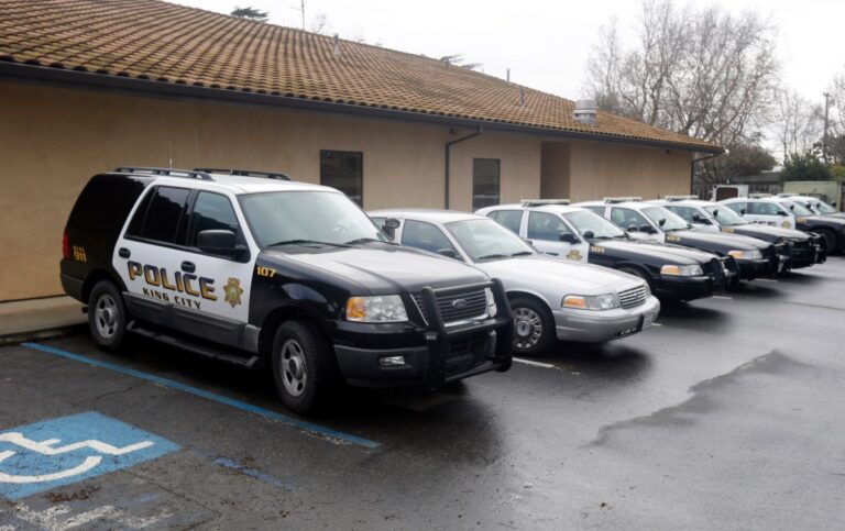 Hombres enmascarados matan a balazos a cuatro personas en ciudad del centro de California