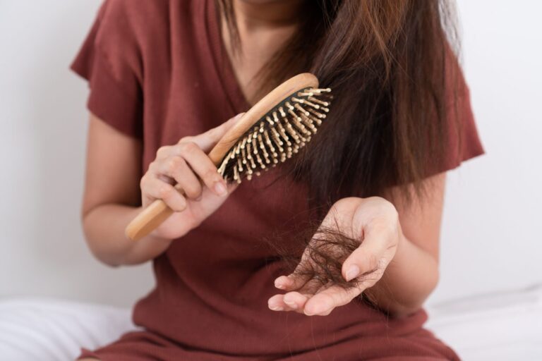 ¿Cómo frenar la caída del cabello en primavera? Consejos de expertos