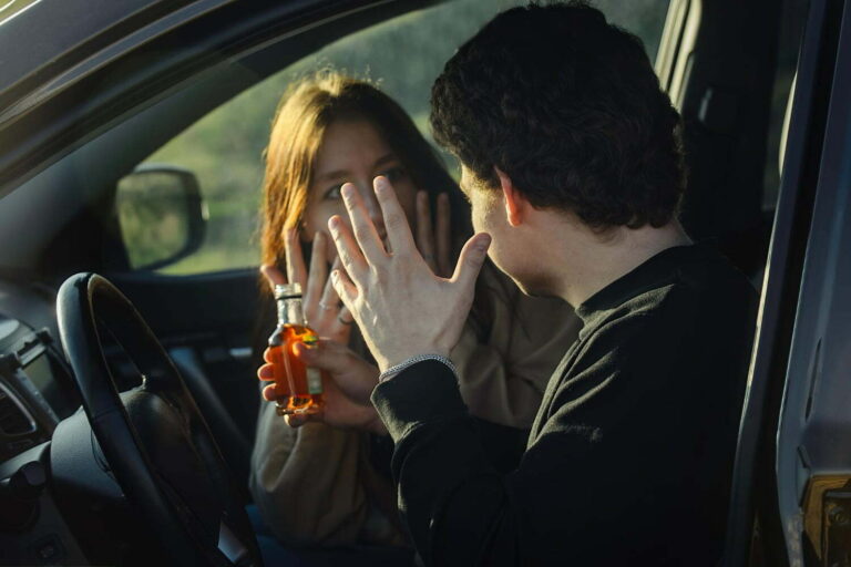 ¿Por qué el consumo de alcohol puede provocar agresividad?