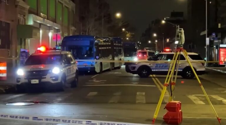 Un autobús de la MTA atropella mortalmente a un peatón en Manhattan