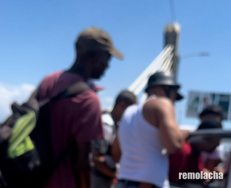 Impiden que mujer se lanzara del puente Juan Bosch – Remolacha   #FVDigital