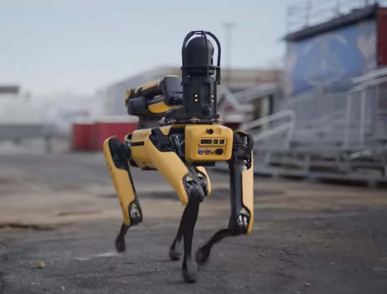 Robot de Boston Dynamics baleado durante enfrentamiento – Remolacha   #FVDigital