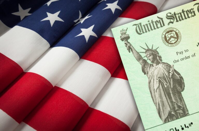 Cheques de estímulo de hasta $2,400 dólares: reclama el tuyo antes de que sea tarde