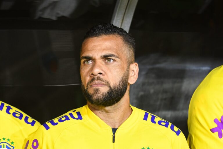 Dani Alves queda en libertad bajo fianza de un millón de euros