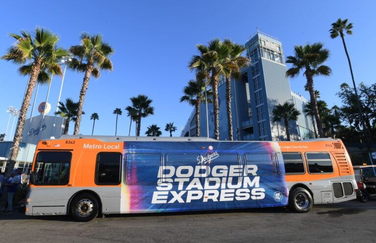 Metro ofrece el Dodger Stadium Express, con servicio de transporte en autobús gratuito #FVDigital