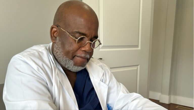 Padres de Atlanta demandan a médico por publicar fotos en Instagram de su bebé decapitado