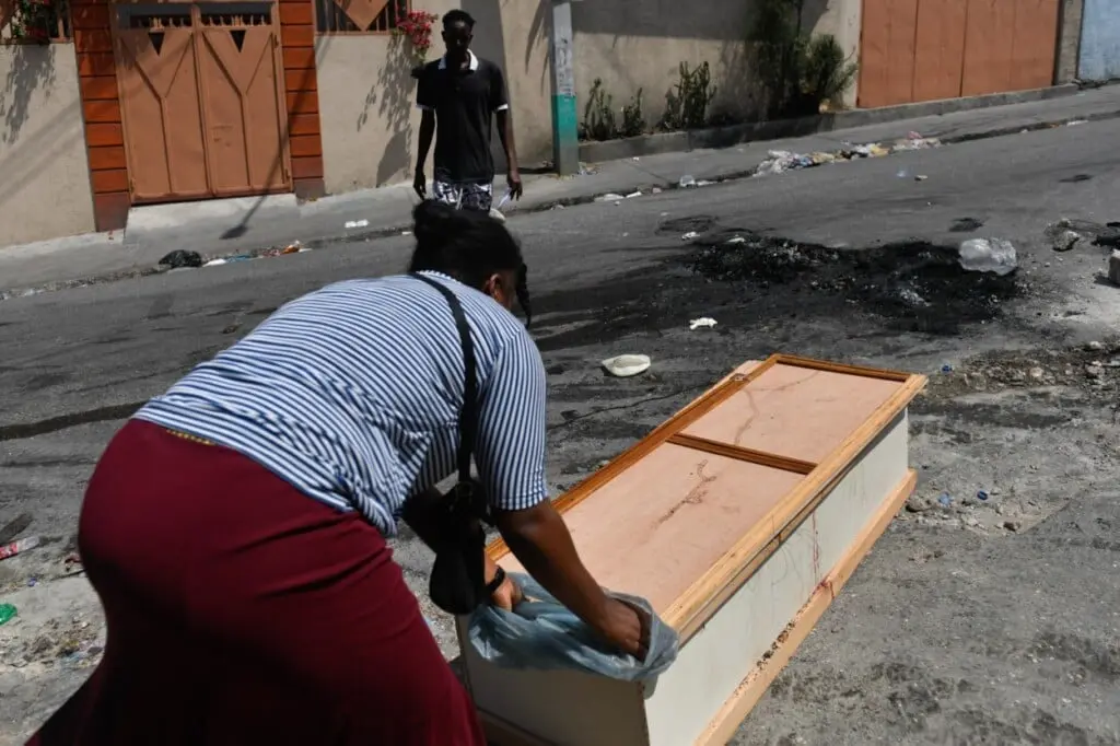 Al menos siete muertos aparecen en las calles de Petion-ville, capital de Haití