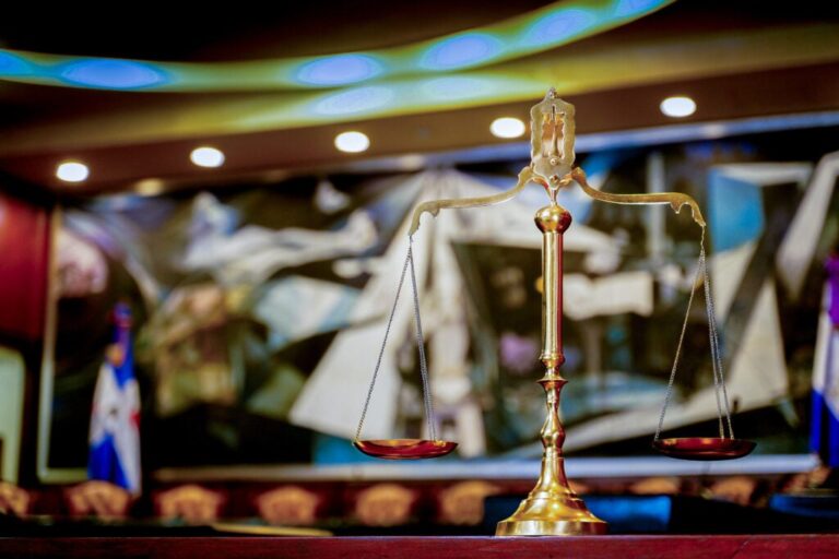 publicaciones periodísticas no tienen valor probatorio por sí solas 