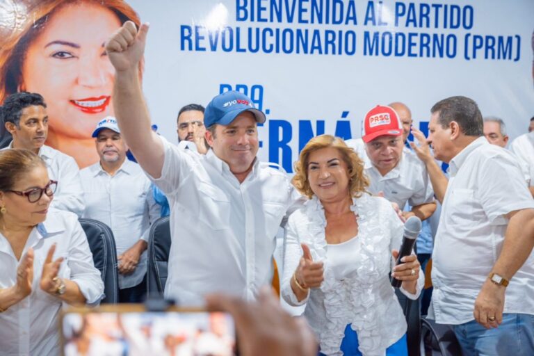 Diputada del PLD se juramenta en el PRM tras renunciar #FVDigital