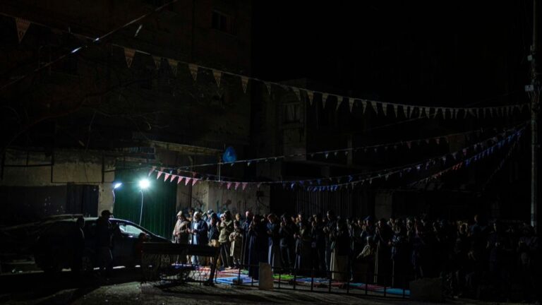 Palestinos en Gaza comienzan Ramadán con hambre creciente