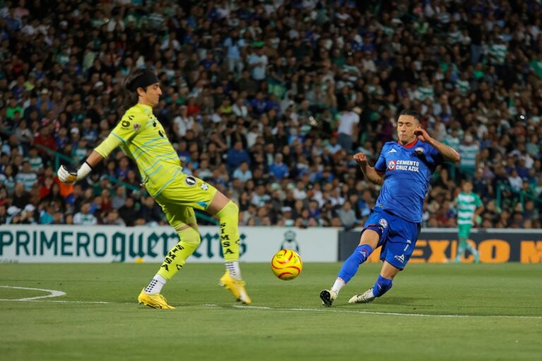 Se le vino la noche a Cruz Azul en Torreón y Santos los descarriló en forma sorpresiva por 3-0 #FVDigital