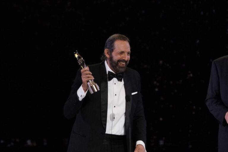 ¡Lo máximo! Juan Luis Guerra se alza con dos soberano