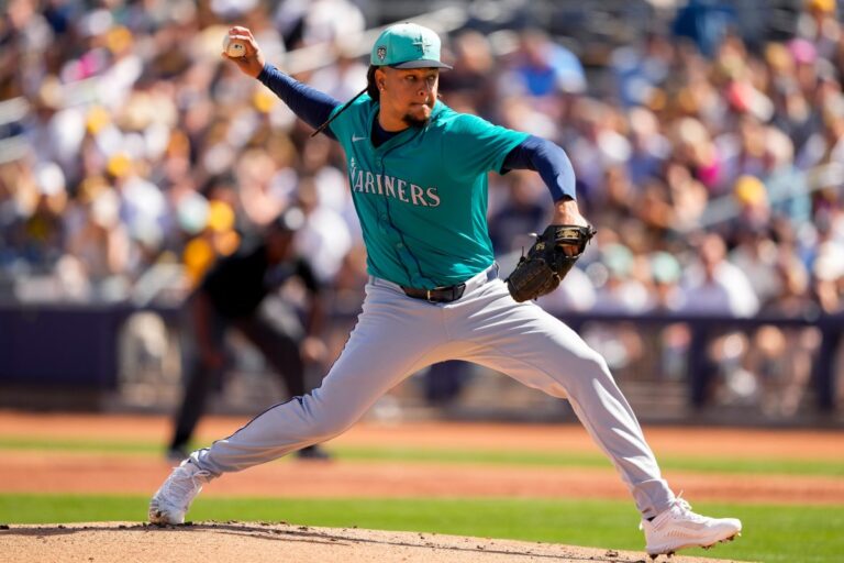 Otro latino en el Día Inaugural de MLB: Luis Castillo fue anunciado como el abridor de los Mariners