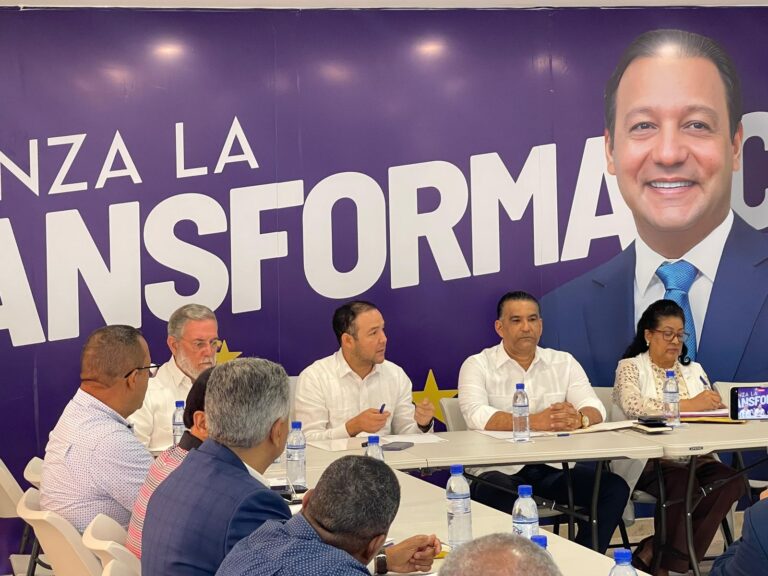 Luis Alberto inicia trabajos electorales con dirigentes PLD en Santo Domingo Este