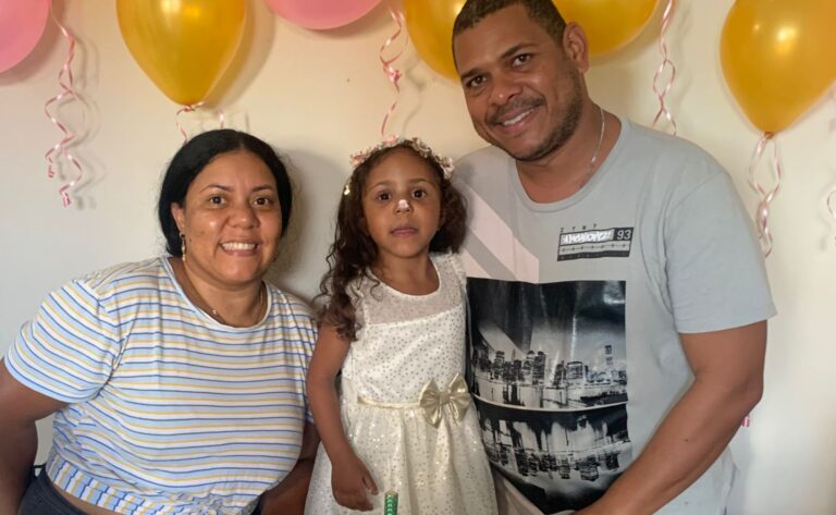 Madre pide ayuda a Abinader para operación de su hija con cardiopatía congénita