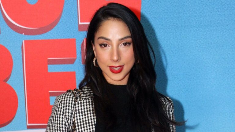 María Chacón enciende las redes con un bikinazo desde la playa