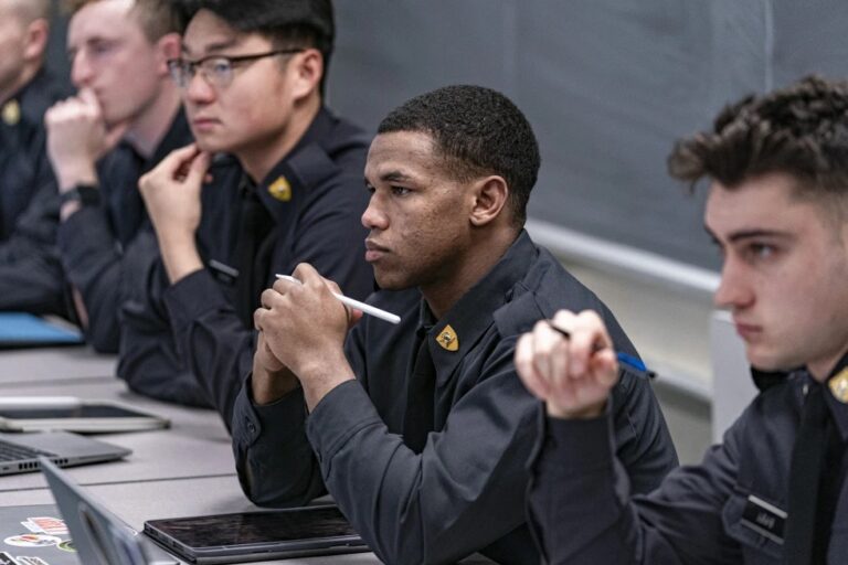 Estados Unidos desplegó Marines especializados hacia Puerto Príncipe