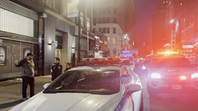 Hombre baleado en la cabeza en estudio de grabación