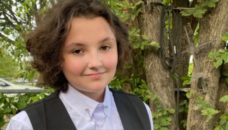 Revelan causa de la muerte de estudiante no binario de Oklahoma tras una pelea en su escuela