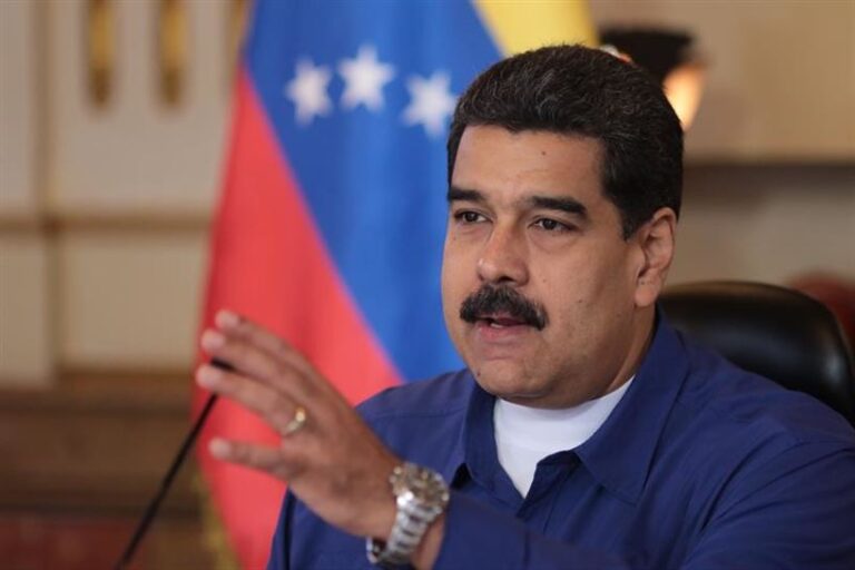 Maduro oficializa aspiración a un tercer mandato ante Consejo Nacional Electoral