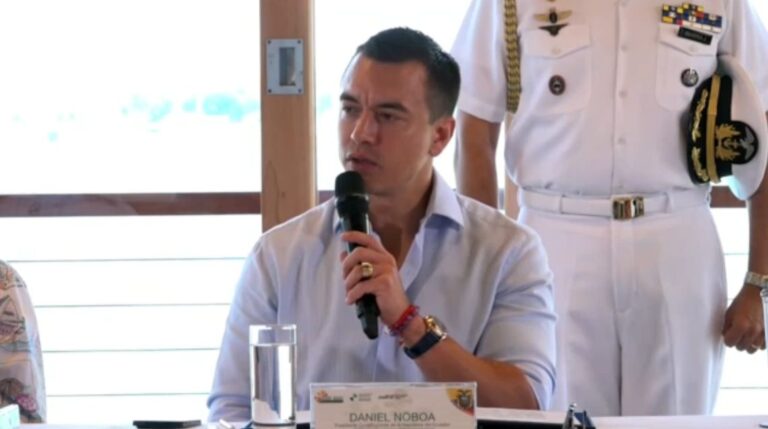 Presidente de Ecuador con sus compatriotas en Queens