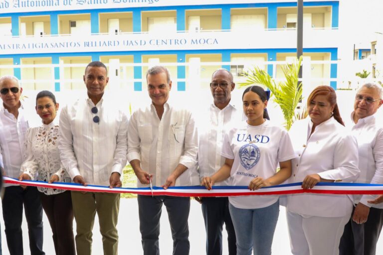 Abinader inaugura diversas obras en la provincia Espaillat