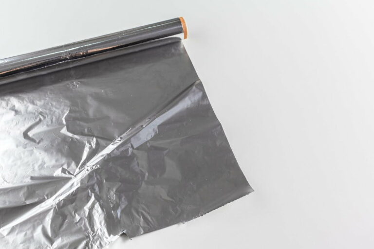 ¿Es seguro utilizar papel de aluminio para cocinar?