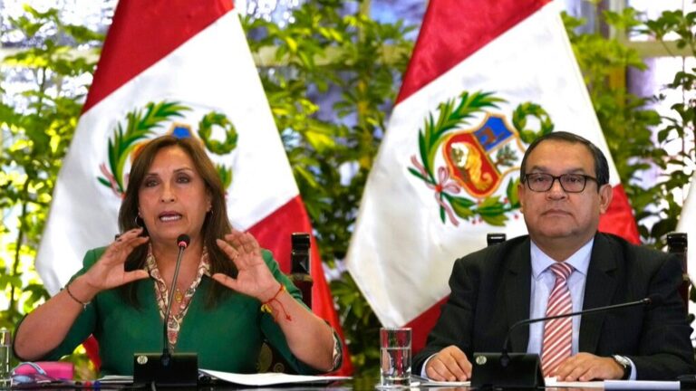 Dimite primer ministro Perú en medio de escándalo