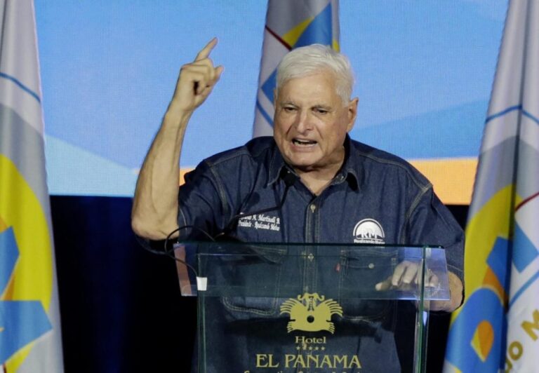 Panamá inhabilita al expresidente Martinelli como candidato