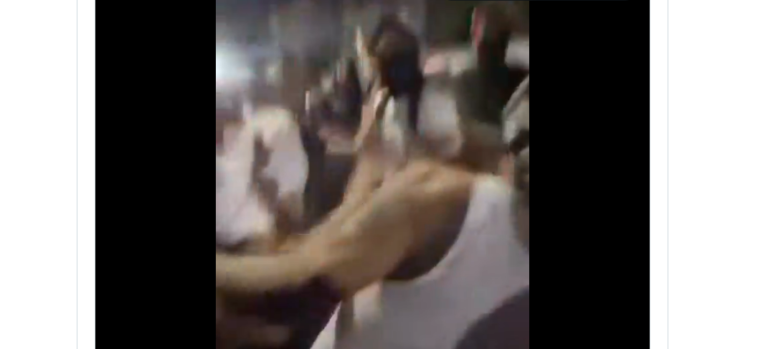 Pleito Urbano: RochyRD y otros urbanos se van a golpes en plena calle