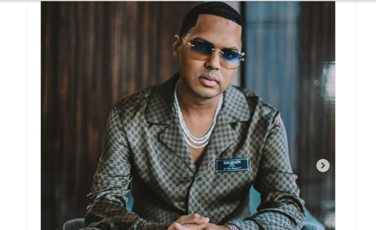 “Santiago Matías dice su traje para los Soberano costó $5,000 dólares: Elegancia a cualquier precio”