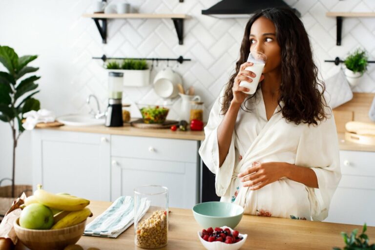 Tomar leche se relaciona con un menor riesgo de diabetes e hipertensión