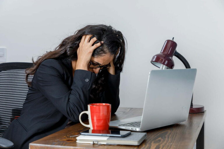 Cómo identificar y actuar ante un ambiente laboral tóxico