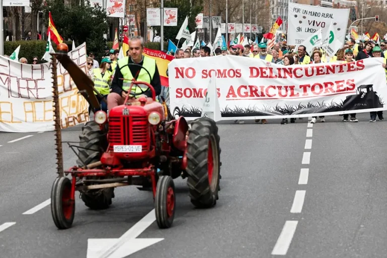 Madrid: Agricultores llegan en tractores en protesta por soluciones al campo