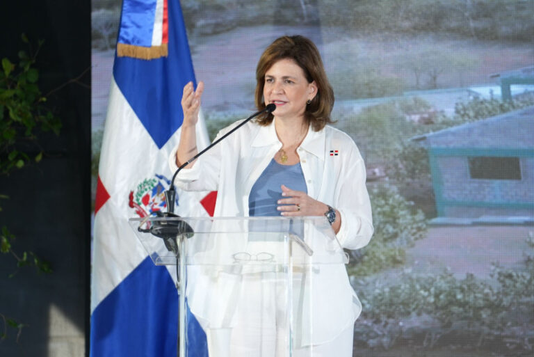 Vicepresidenta con apretada agenda de inauguraciones y entregará títulos este fin de semana