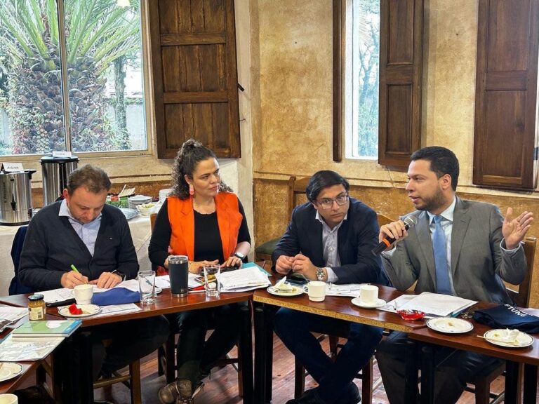 la unidad entre afines es vital para combatir extremismo y crimen organizado