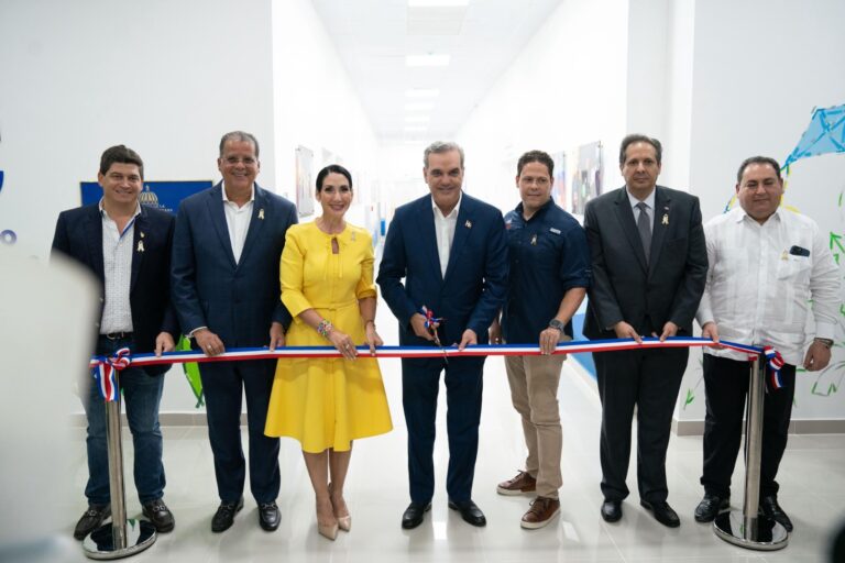 Primera dama entrega moderno pabellón oncopediátrico para la atención infantojuvenil