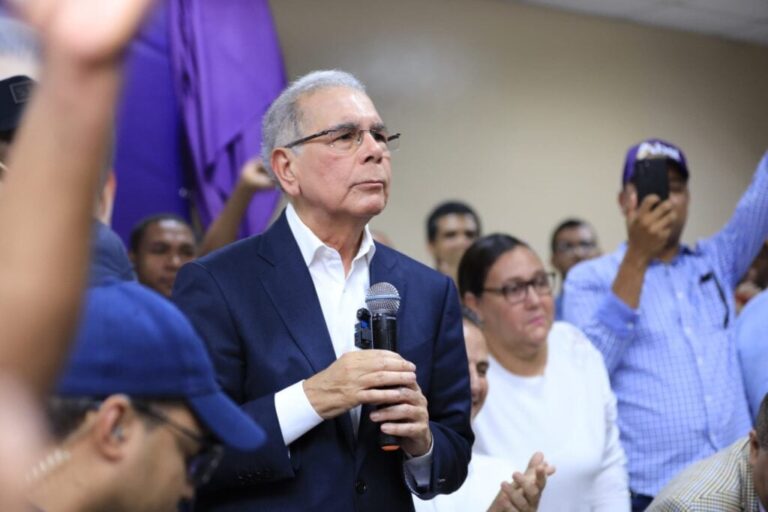 Danilo arremete contra delegados “cobardes” y “blandengues”