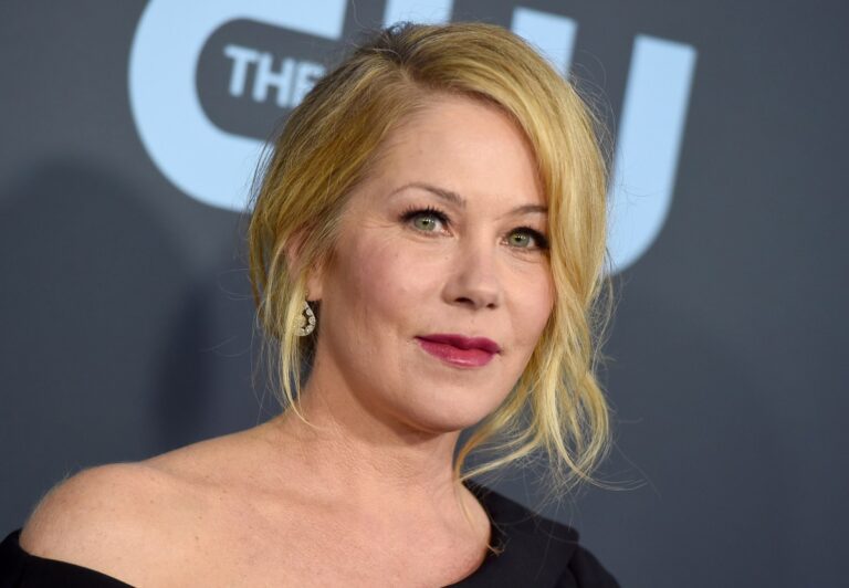 Christina Applegate relata cómo es su vida al padecer esclerosis múltiple #FVDigital