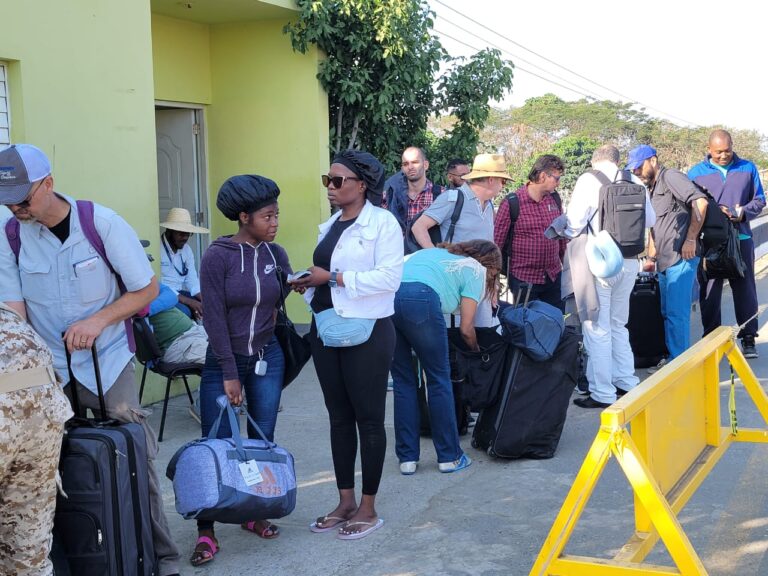 “Lo mejor que hizo fue renunciar”, afirman haitianos ante dimisión de Ariel Henry