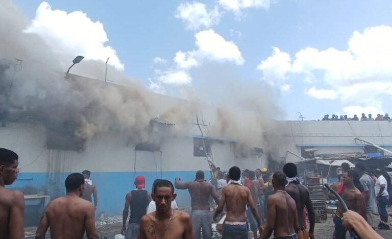 Procuraduría reporta once reclusos muertos tras incendio en La Victoria